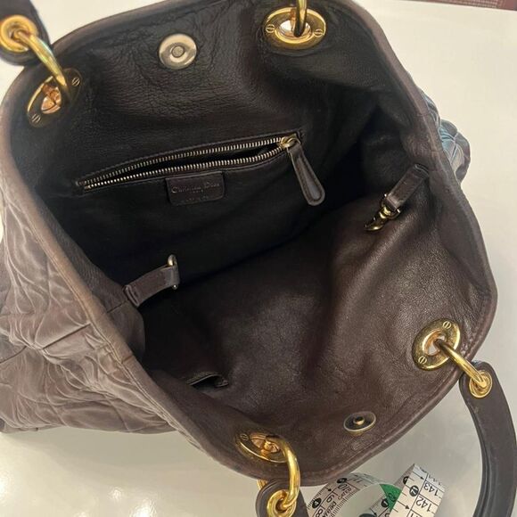 Elegant Brown Quilted Handbag - Picture 14 of 15